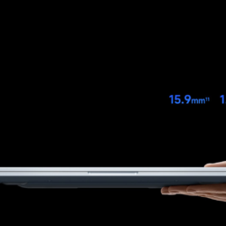 Sottigliezza 15,9 mm e peso 1,48 kg del Xiaomi Redmibook 14 Pro 2026 tenuto in mano