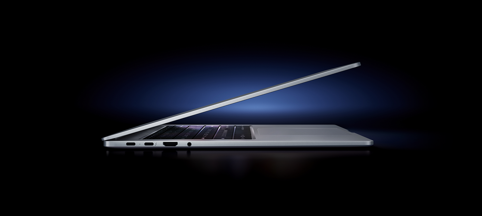 Vista laterale Xiaomi Redmibook 16 (2026) con porte USB-C, Thunderbolt 4, HDMI 2.1, jack 3,5 mm